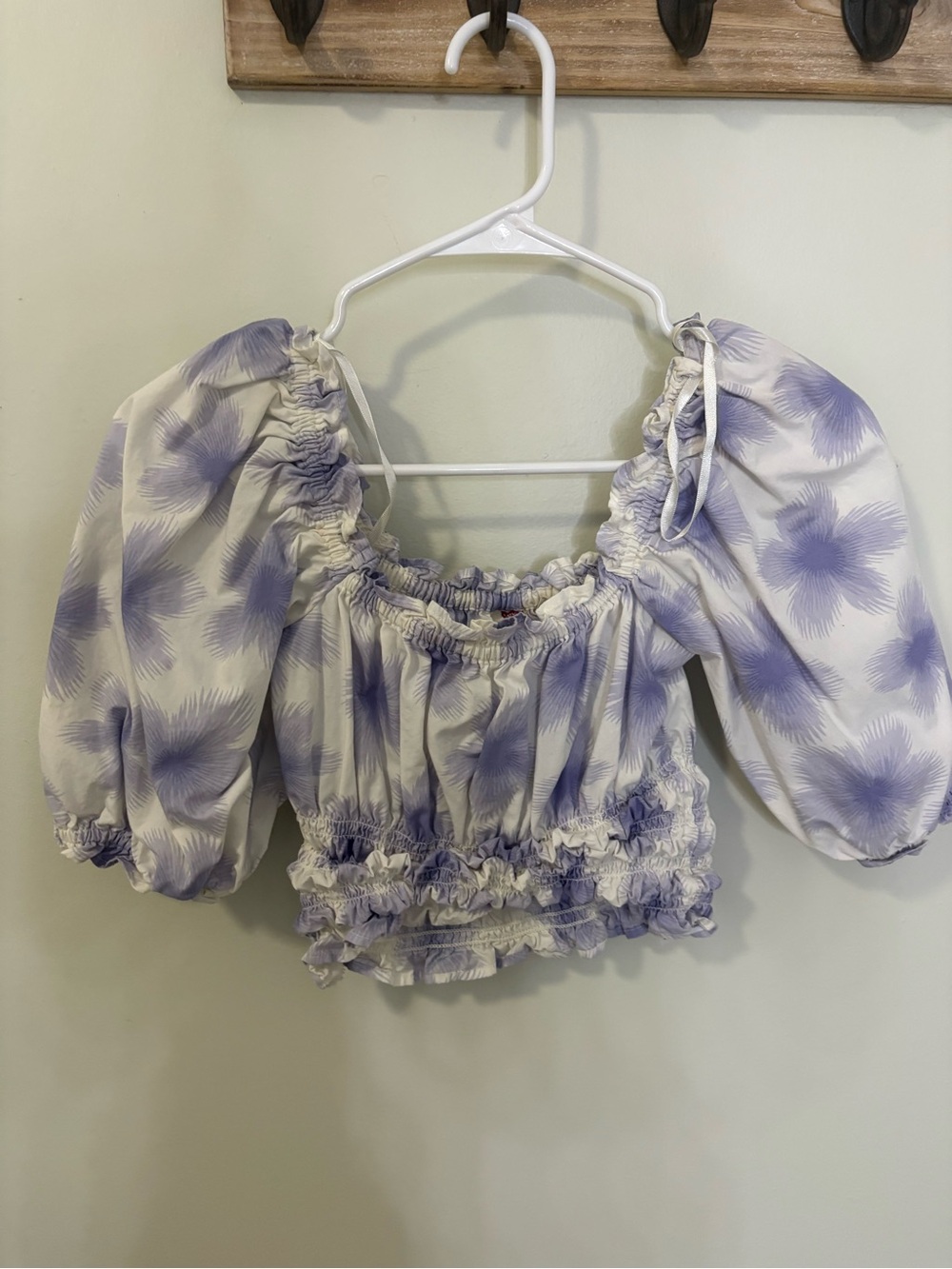 Levi’s Lavender Floral Puff-Sleeve Crop Top - Women's